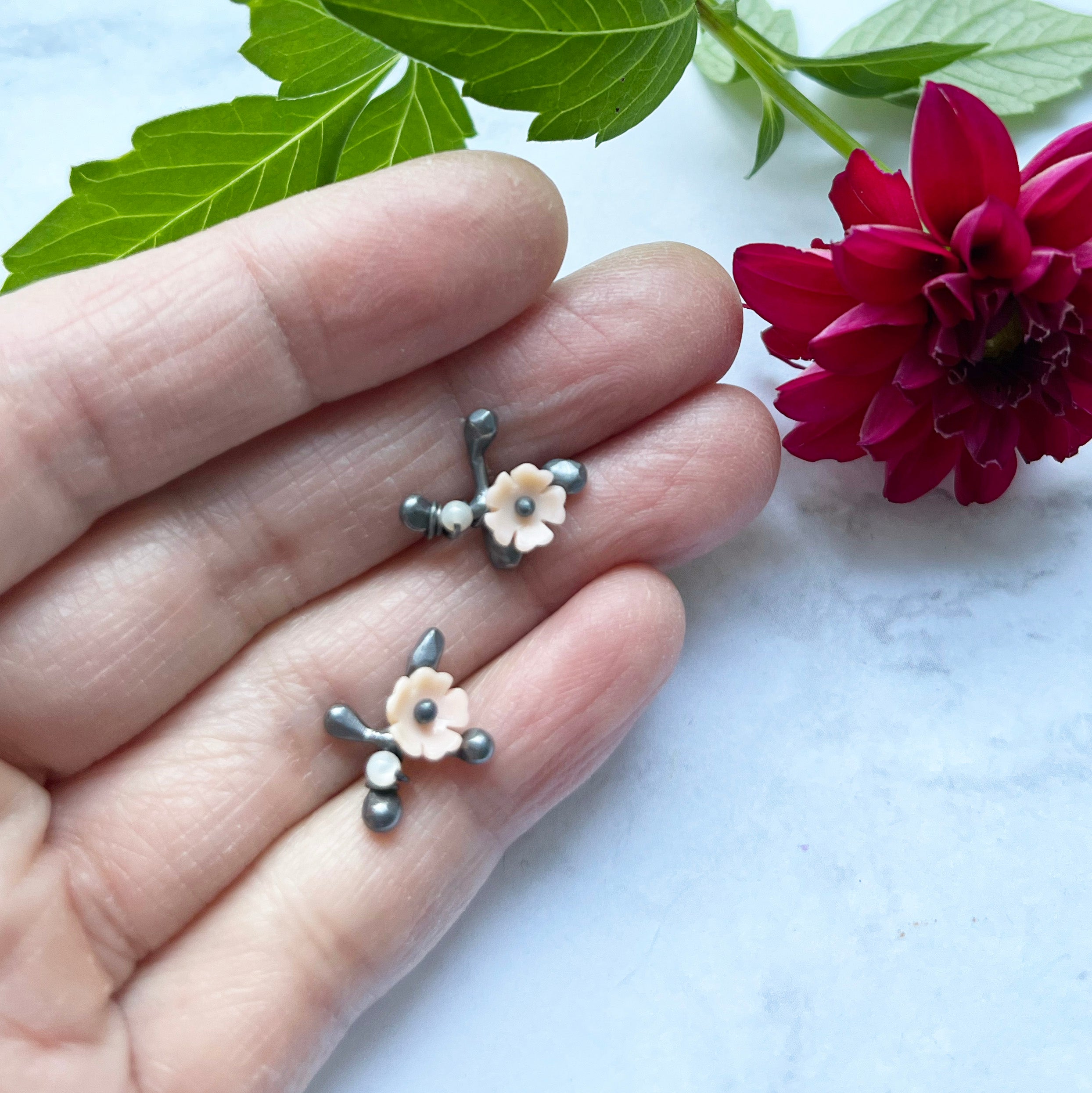 Sakura posts earrings