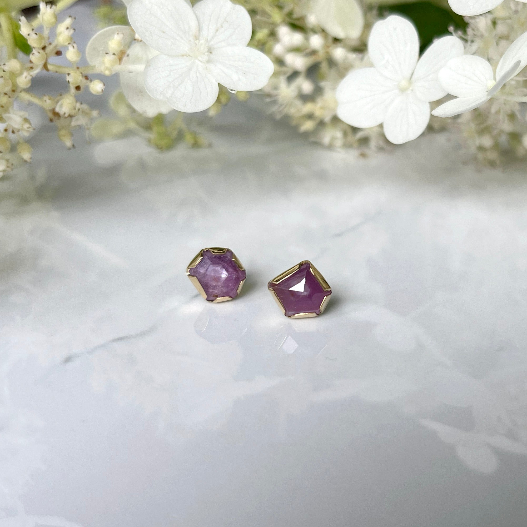 Stud earrings - 18k gold