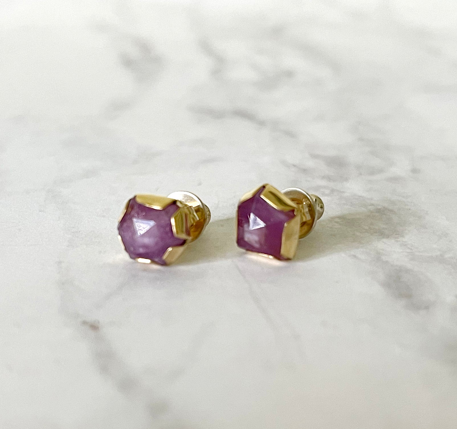 Ruby geometric post earrings - magenta - 18k gold
