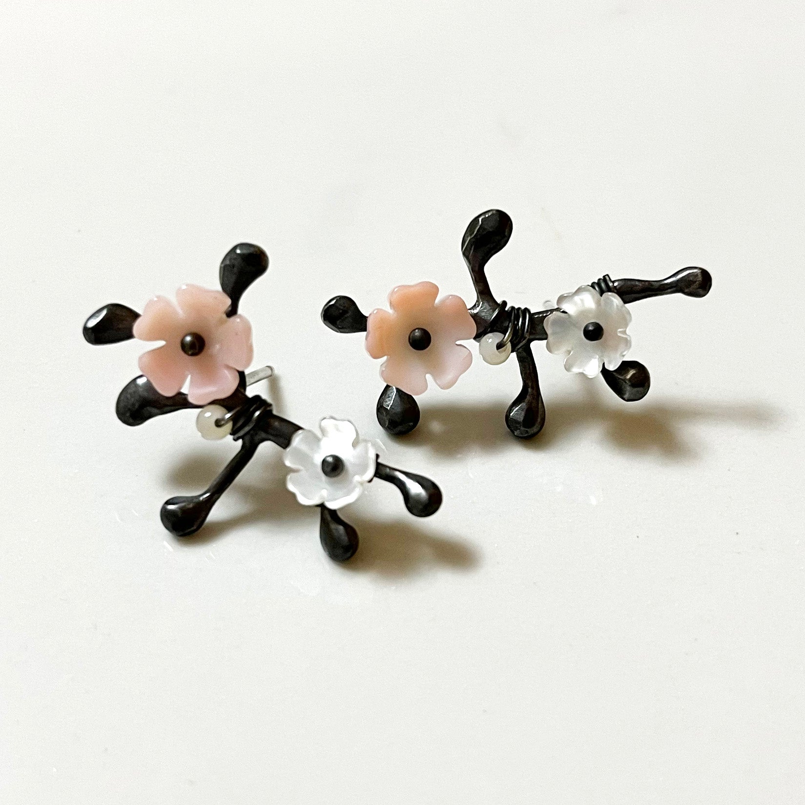 Sakura posts earrings